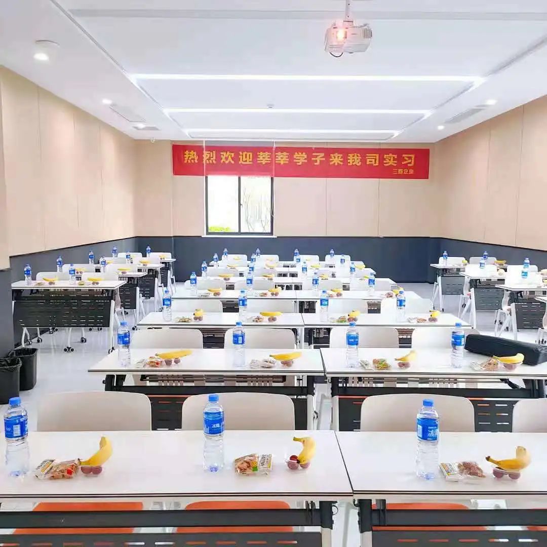 热烈欢迎郑州电子信息技术学院学生来我司实习