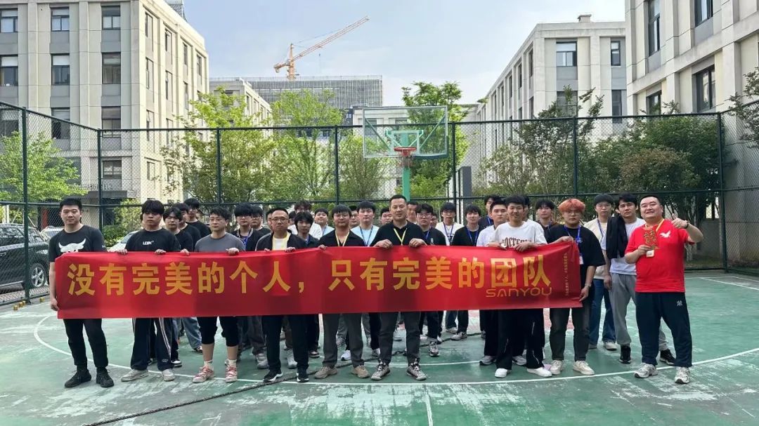 坚韧不拔，绳聚人心！春日拔河赛圆满落幕