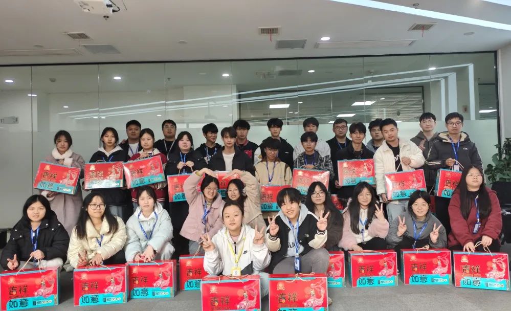 发年货，送祝福！用心装扮迎新春